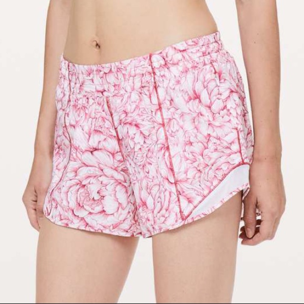 Lululemon HOTTY HOT SHORT II *LONG 4"